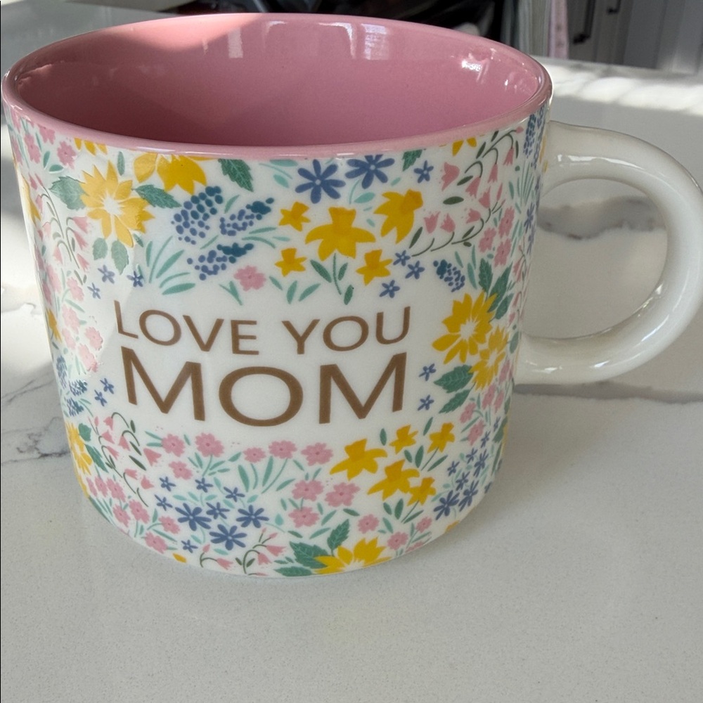 “Love You Mom” Floral Ceramic Mug - Pink Interior, NWT 🎉🌸🩷💛 14.7 oz.